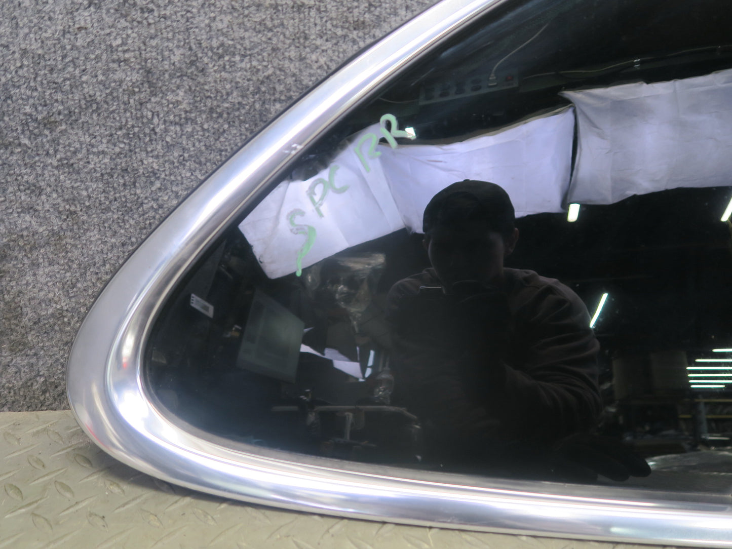 2011-2018 Porsche Cayenne 958 Rear Right Quarter Glass Window