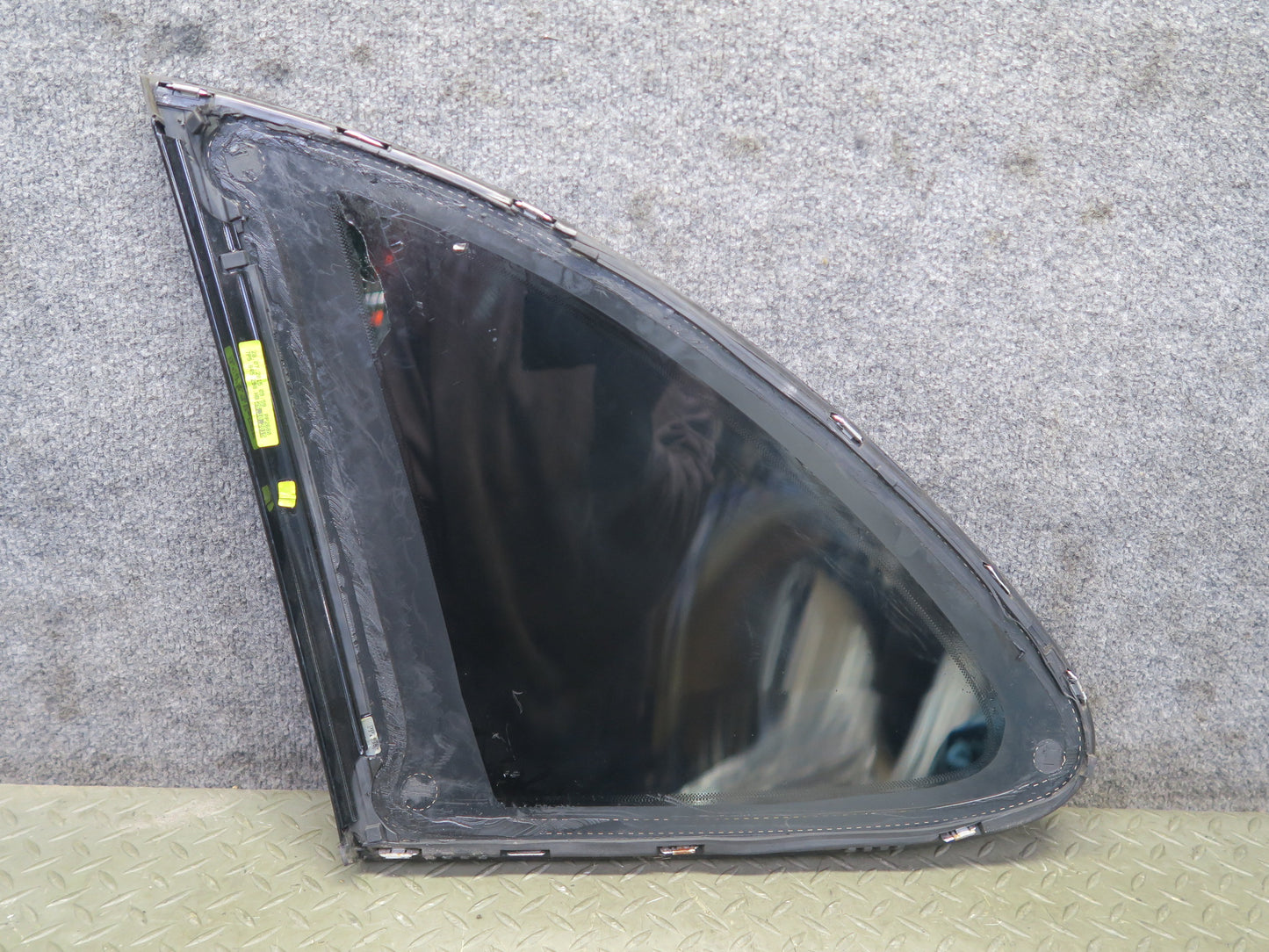 2011-2018 Porsche Cayenne 958 Rear Right Quarter Glass Window
