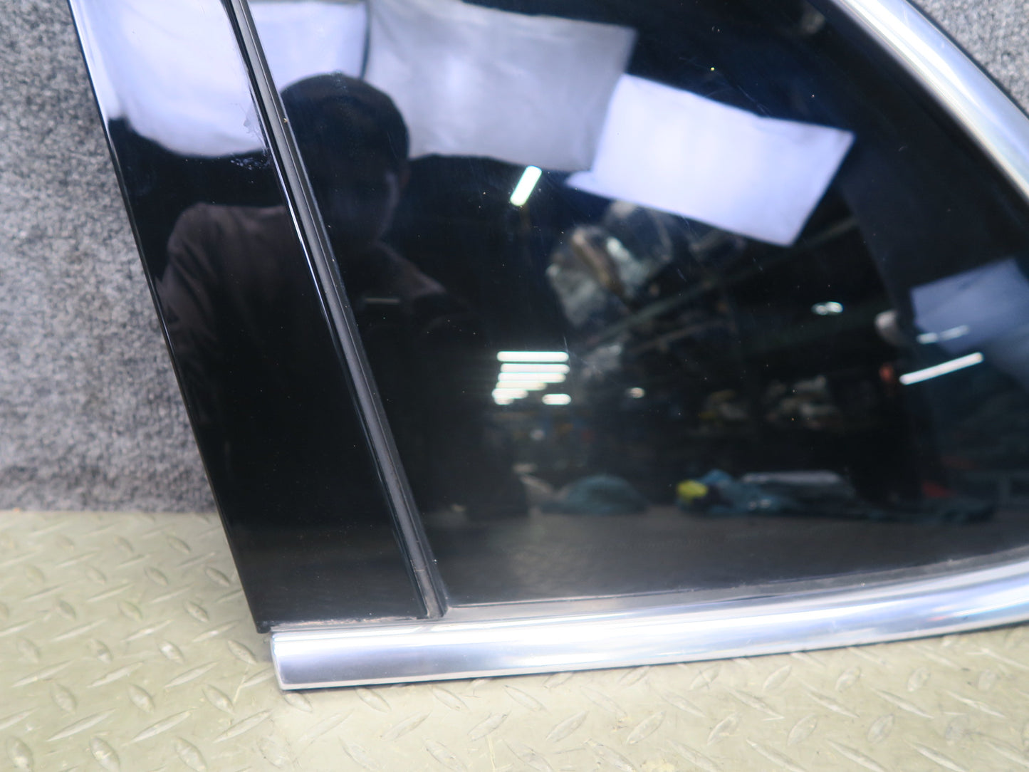 2011-2018 Porsche Cayenne 958 Rear Left Quarter Glass Window
