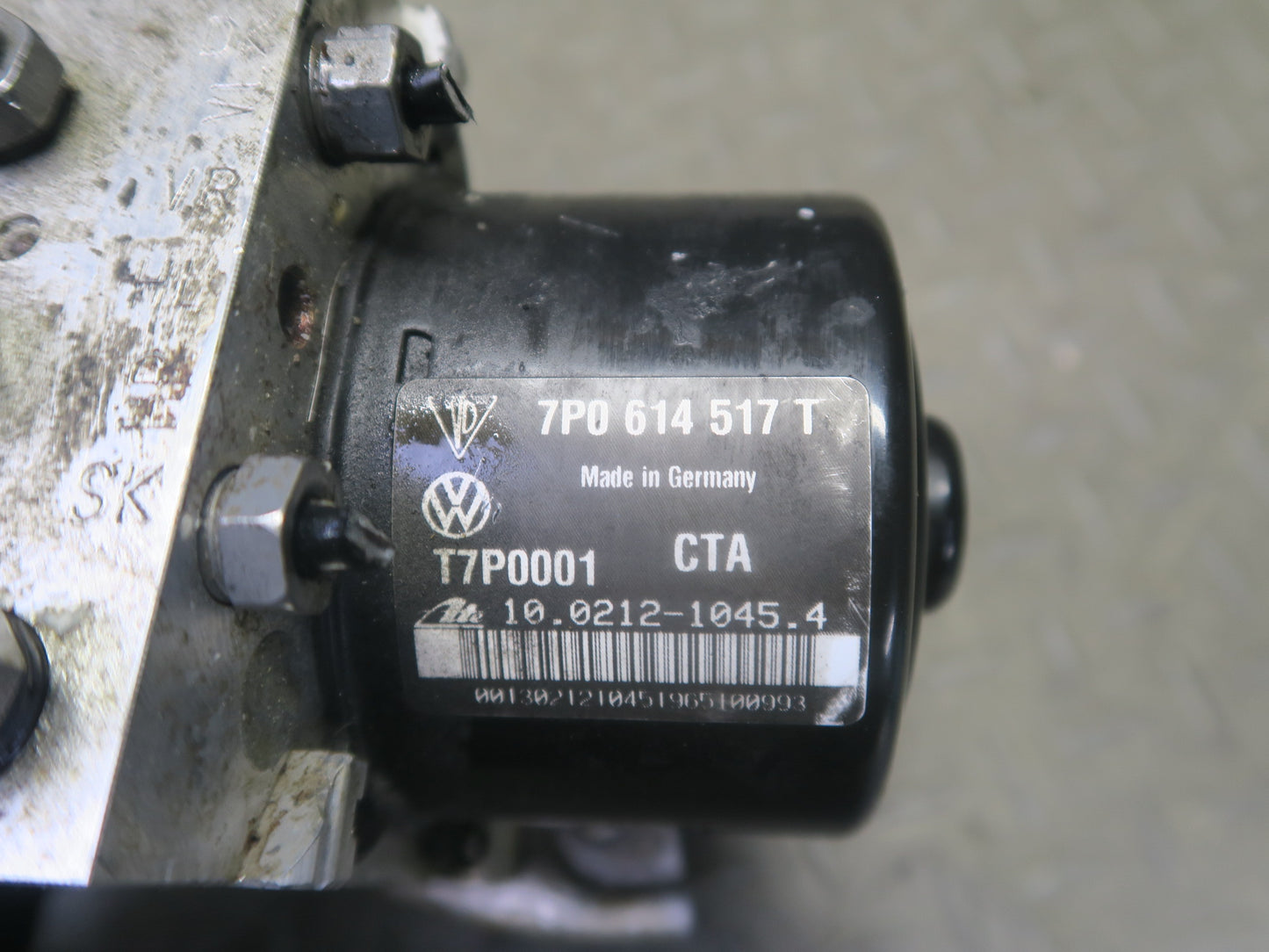 2015-2018 Porsche Cayenne 958.2 Anti Lock Brake ABS Pump Module 7P0614517T