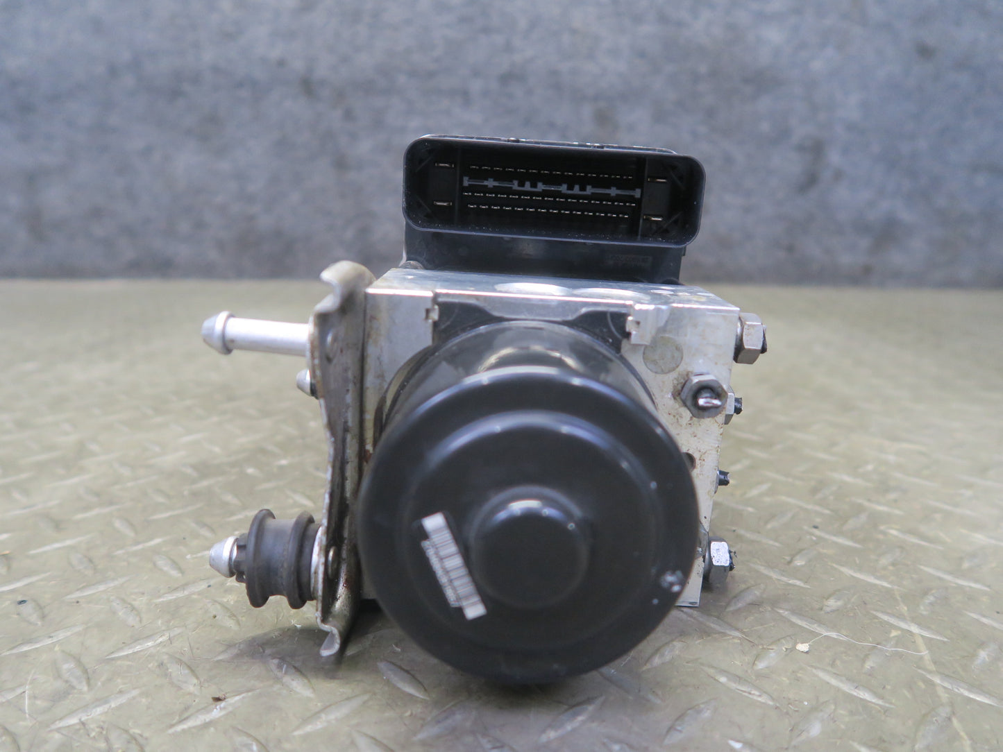 2015-2018 Porsche Cayenne 958.2 Anti Lock Brake ABS Pump Module 7P0614517T