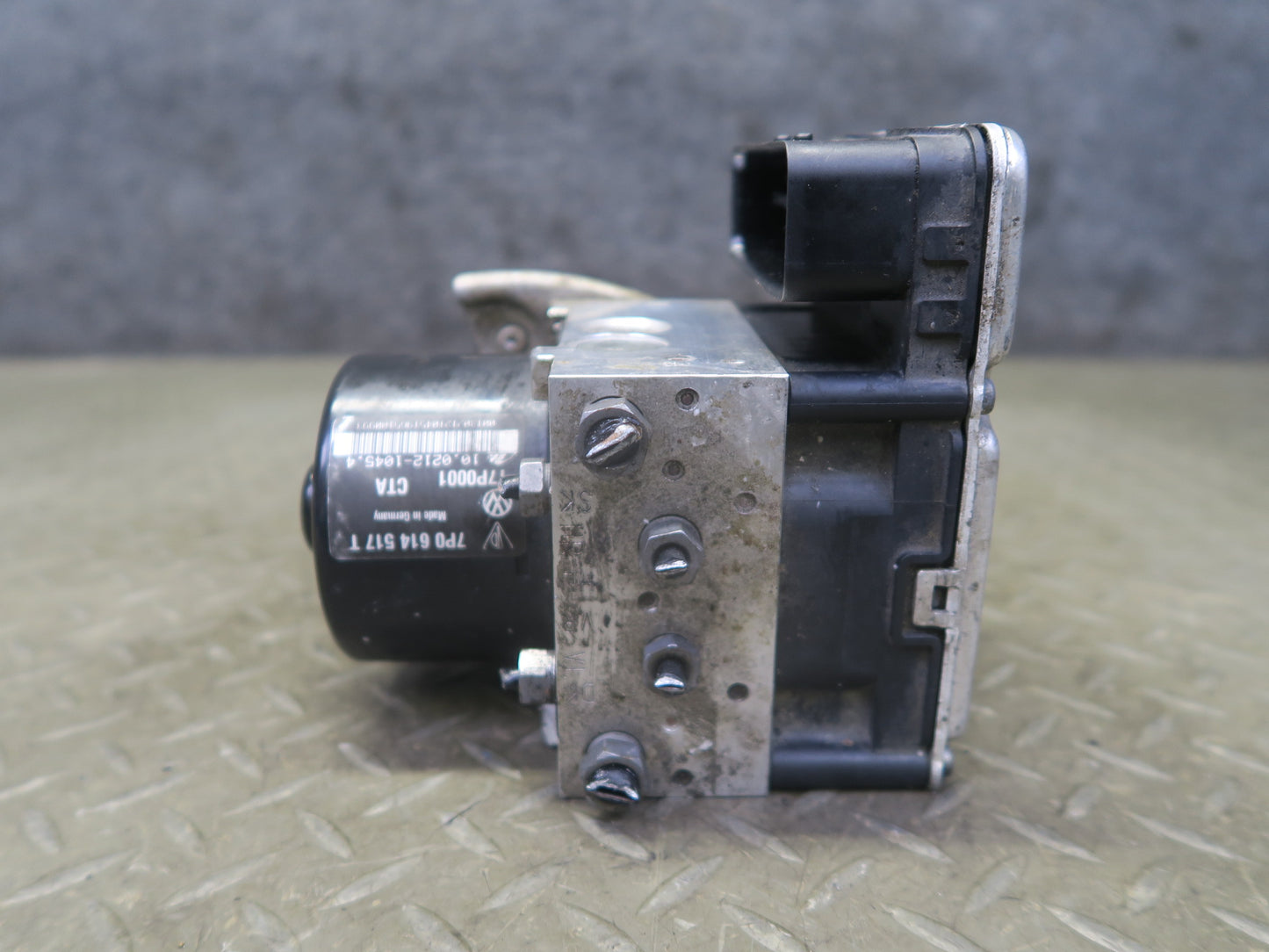 2015-2018 Porsche Cayenne 958.2 Anti Lock Brake ABS Pump Module 7P0614517T