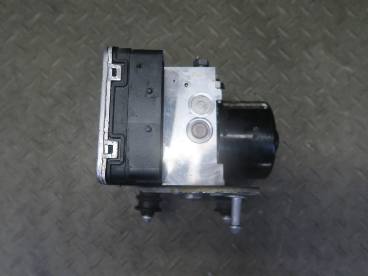 2015-2018 Porsche Cayenne 958.2 Anti Lock Brake ABS Pump Module 7P0614517T