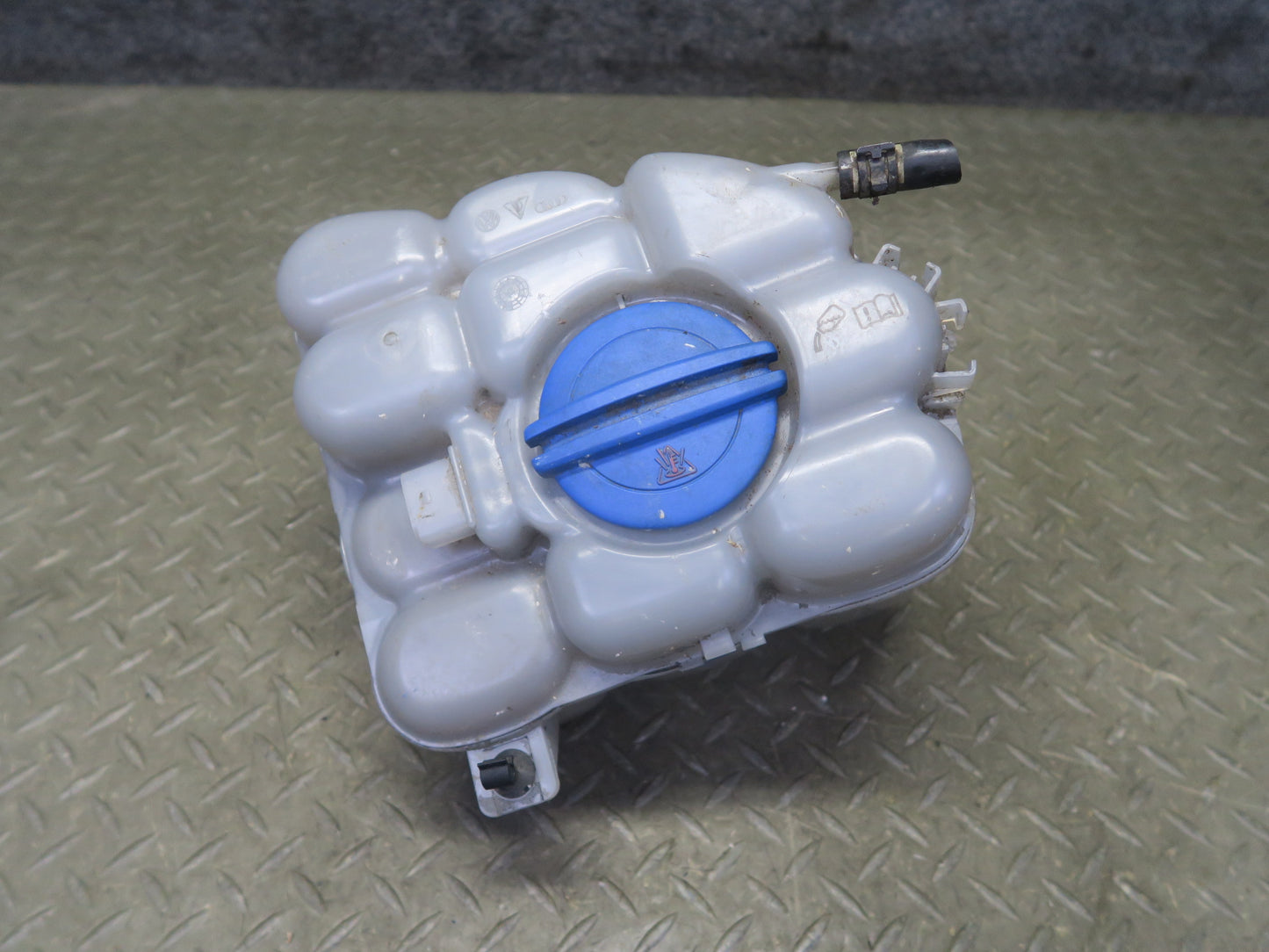 2011-2018 Porsche Cayenne 958 Engine Coolant Expansion Overflow Reservoir Tank