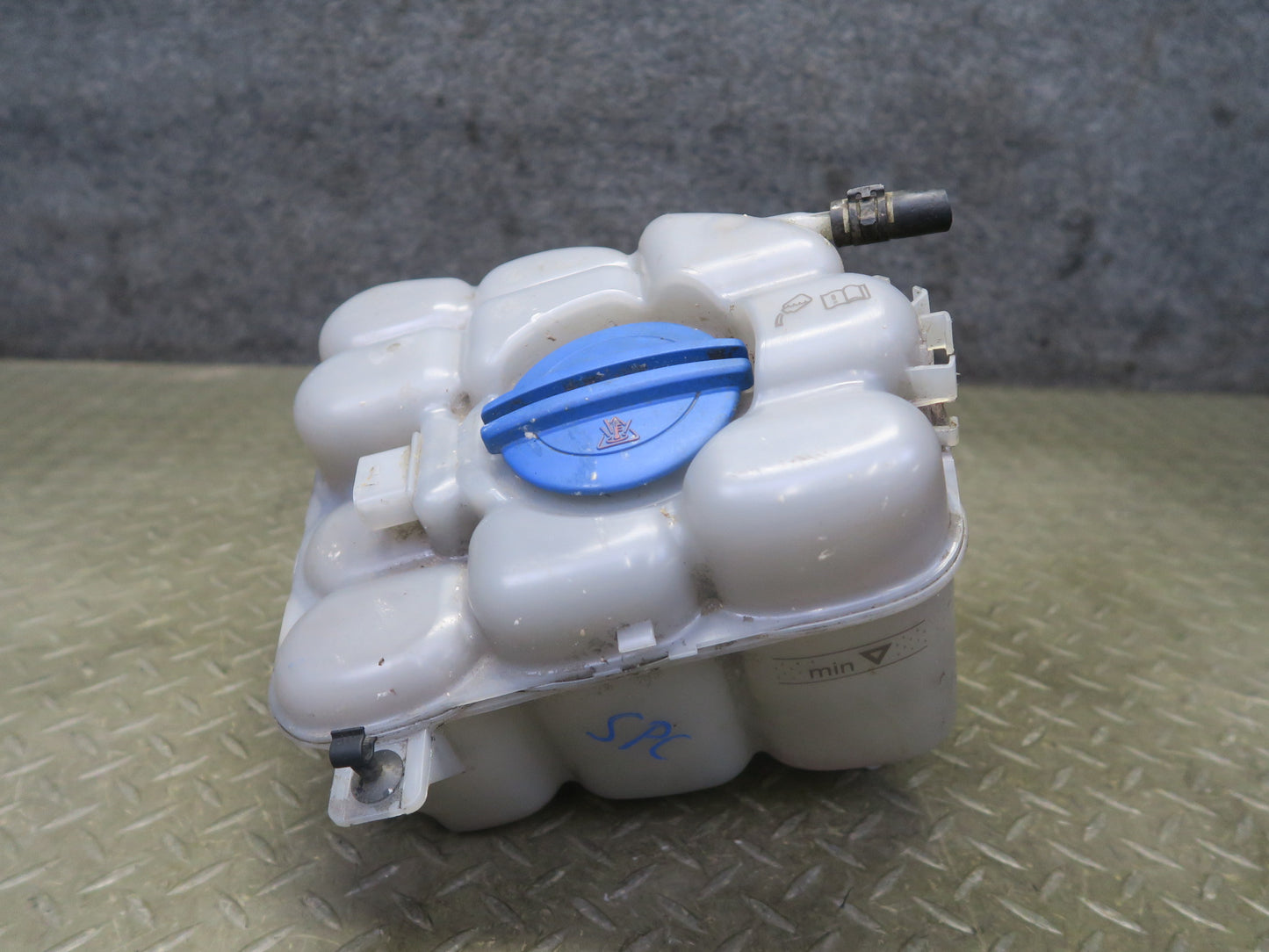 2011-2018 Porsche Cayenne 958 Engine Coolant Expansion Overflow Reservoir Tank