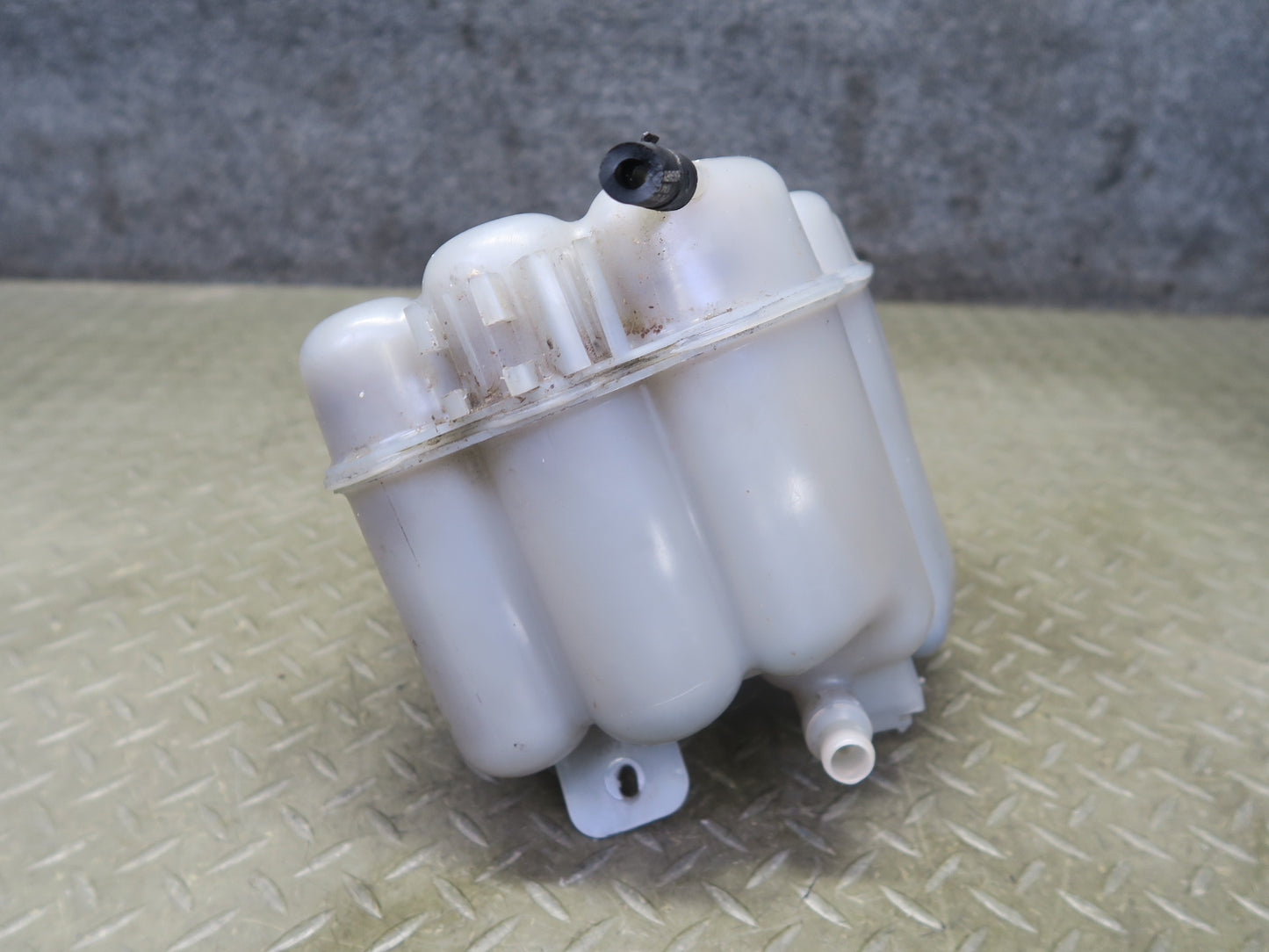 2011-2018 Porsche Cayenne 958 Engine Coolant Expansion Overflow Reservoir Tank