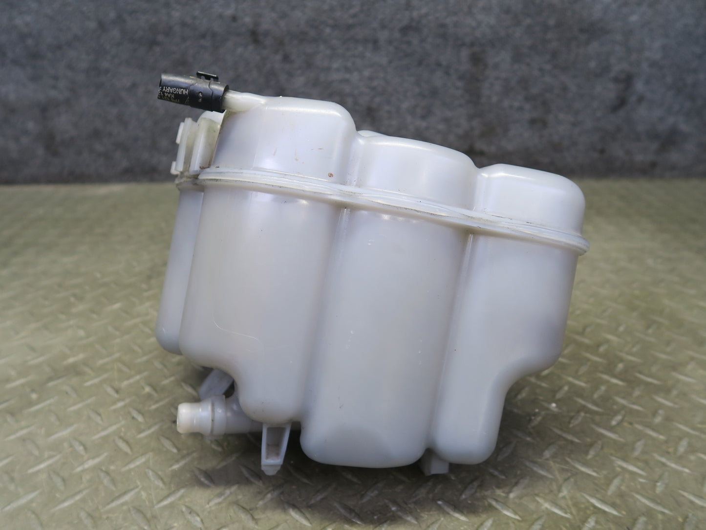 2011-2018 Porsche Cayenne 958 Engine Coolant Expansion Overflow Reservoir Tank