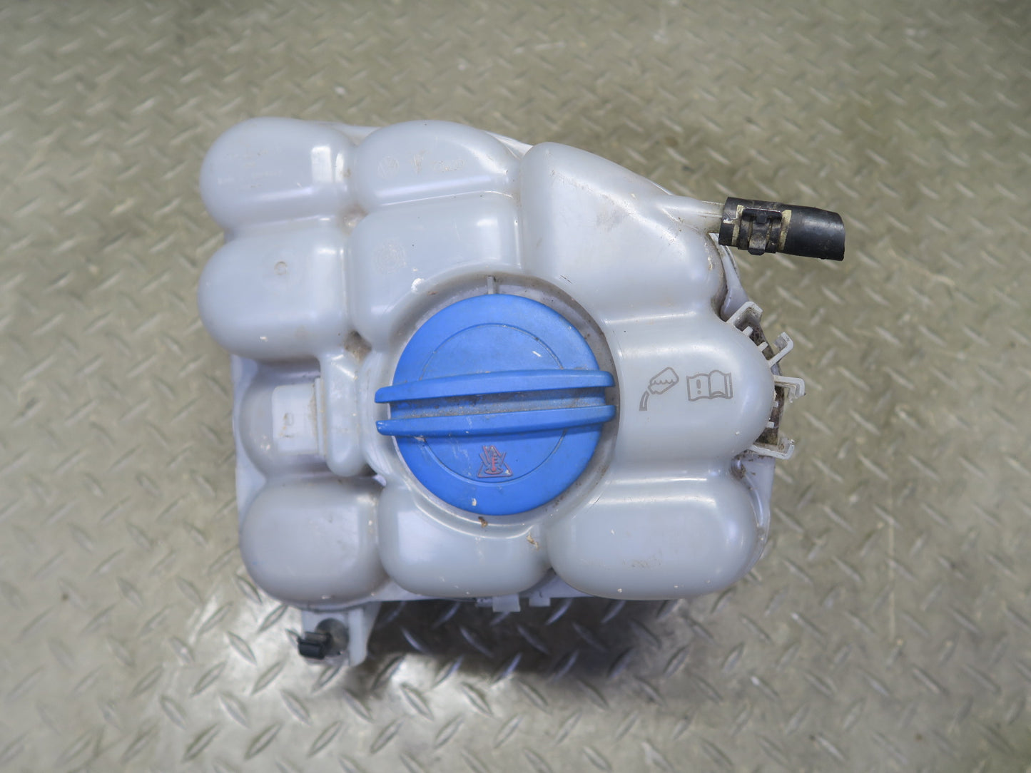 2011-2018 Porsche Cayenne 958 Engine Coolant Expansion Overflow Reservoir Tank