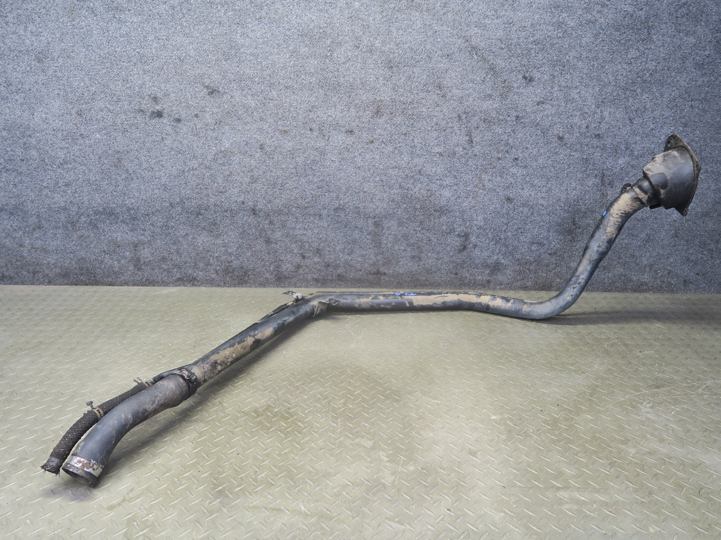 1991-1997 Toyota Land Cruiser FJ80 Fuel Gas Filler Neck Assembly