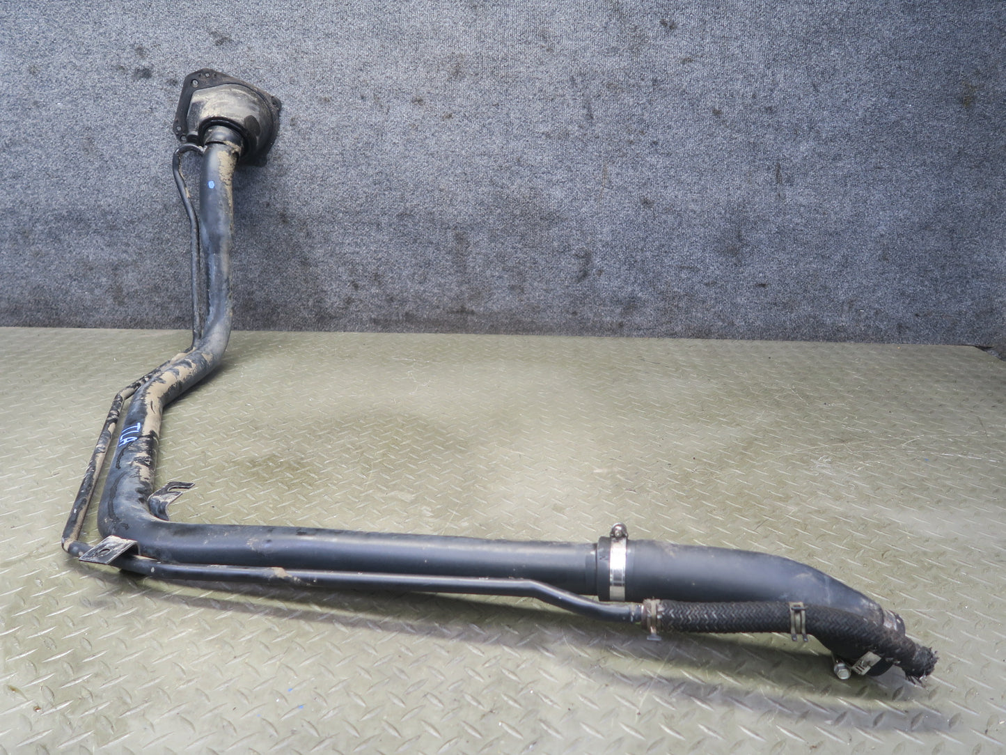 1991-1997 Toyota Land Cruiser FJ80 Fuel Gas Filler Neck Assembly