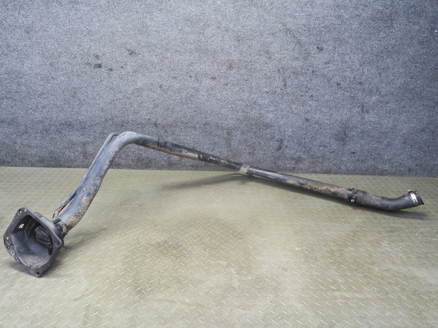 1991-1997 Toyota Land Cruiser FJ80 Fuel Gas Filler Neck Assembly
