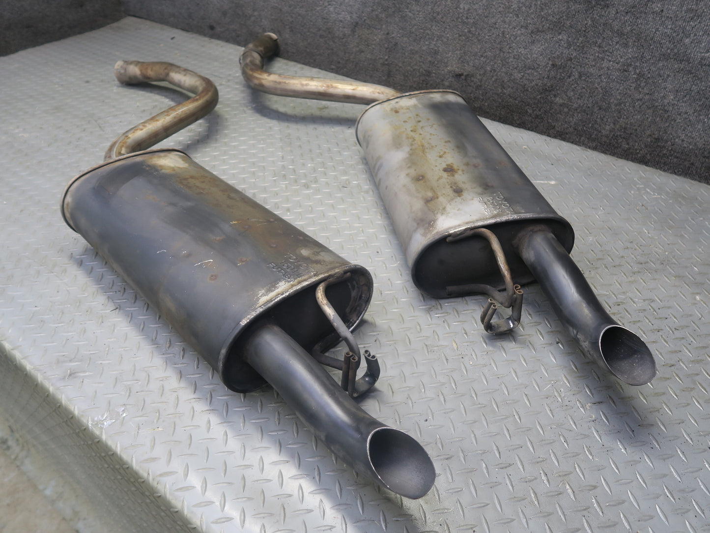 98-00 Lexus UCF20L LS400 Set of 2 Rear Left & Right Exhaust Muffler OEM