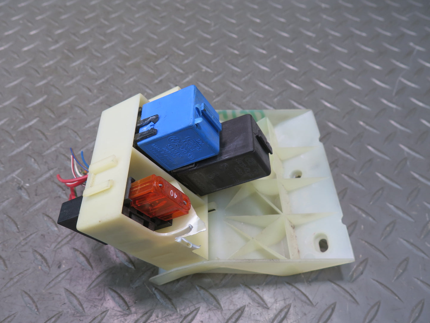 94-99 BMW E36 318iC Under Dash Fuse Relay Box w Bracket 8369056 OEM
