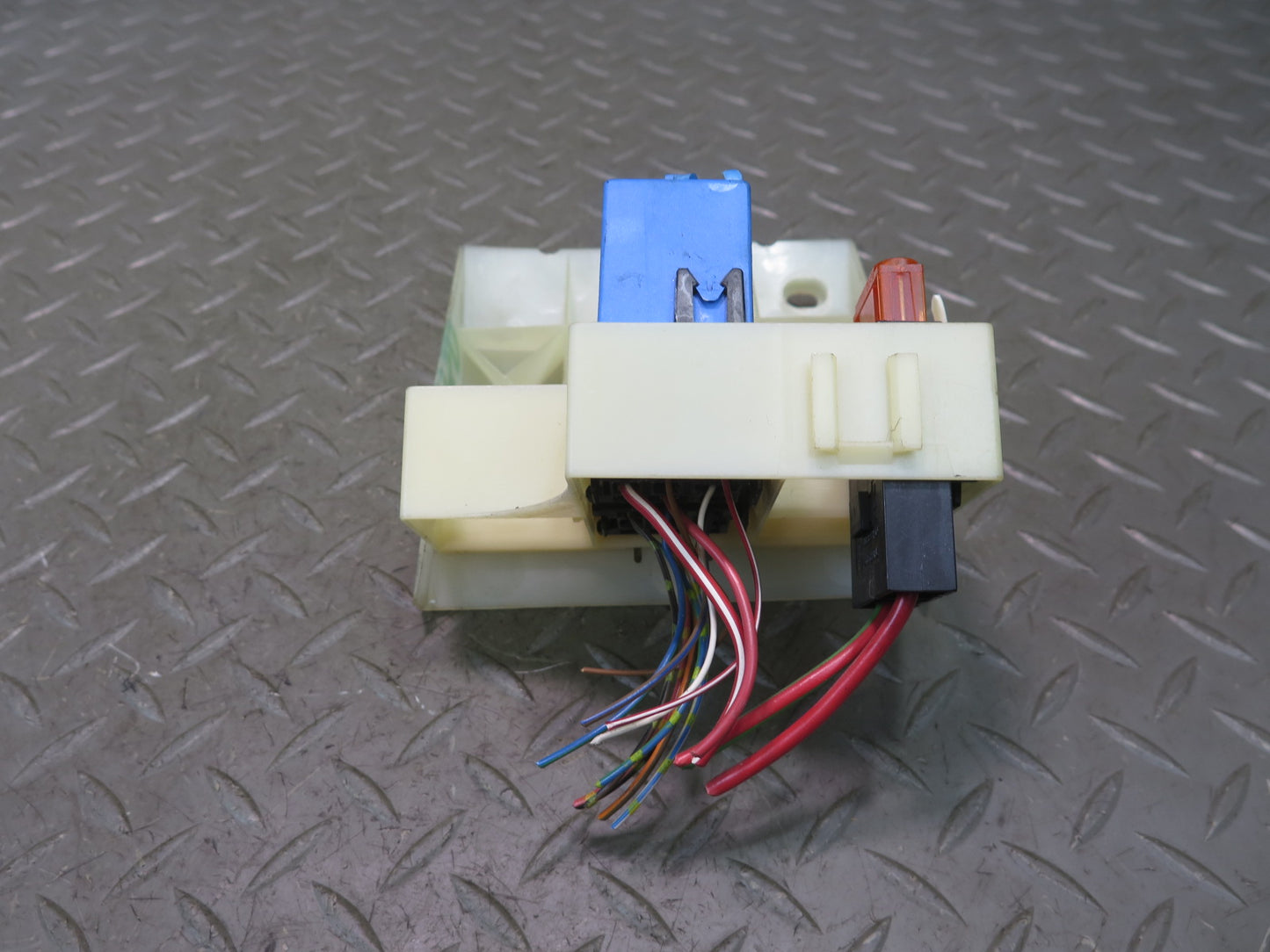 94-99 BMW E36 318iC Under Dash Fuse Relay Box w Bracket 8369056 OEM