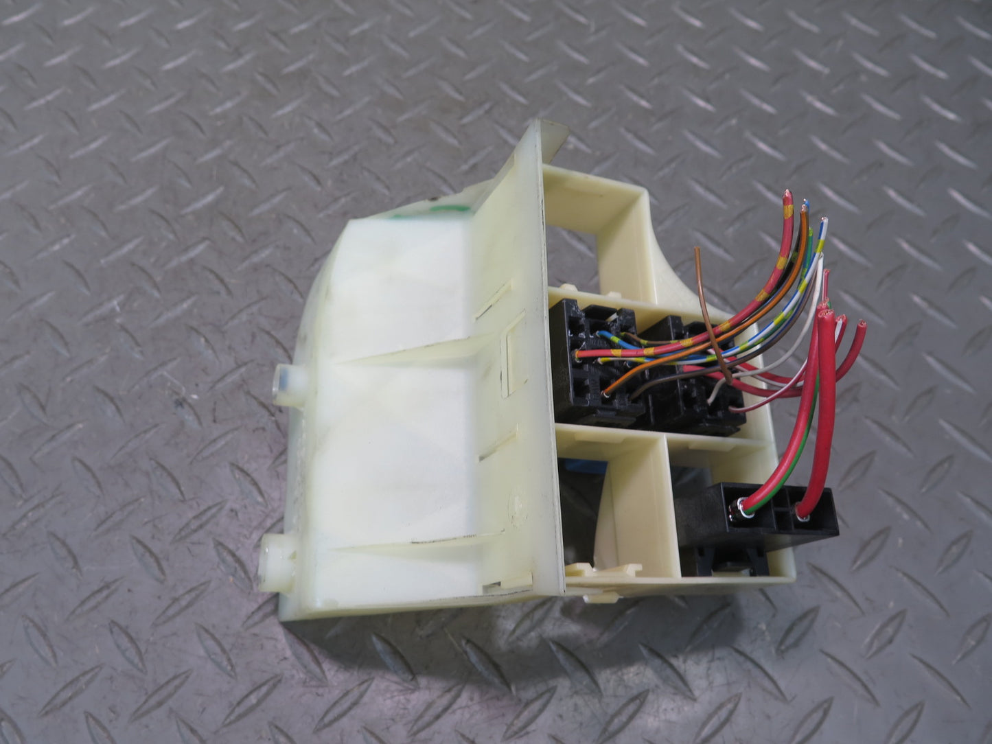 94-99 BMW E36 318iC Under Dash Fuse Relay Box w Bracket 8369056 OEM