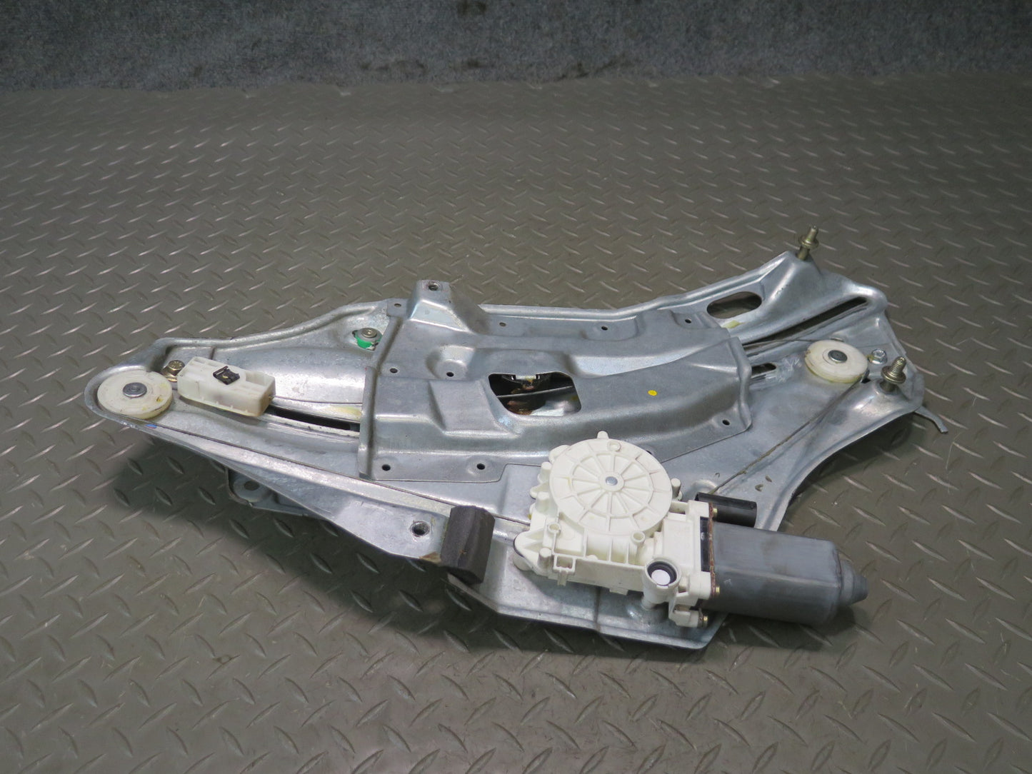 94-99 BMW E36 318ic Convertible Rear Right Quarter Window Regulator w Motor OEM