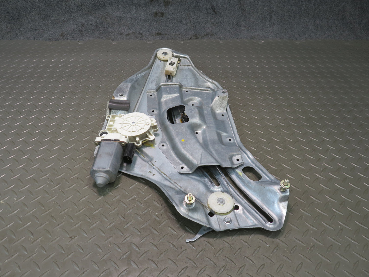 94-99 BMW E36 318ic Convertible Rear Right Quarter Window Regulator w Motor OEM
