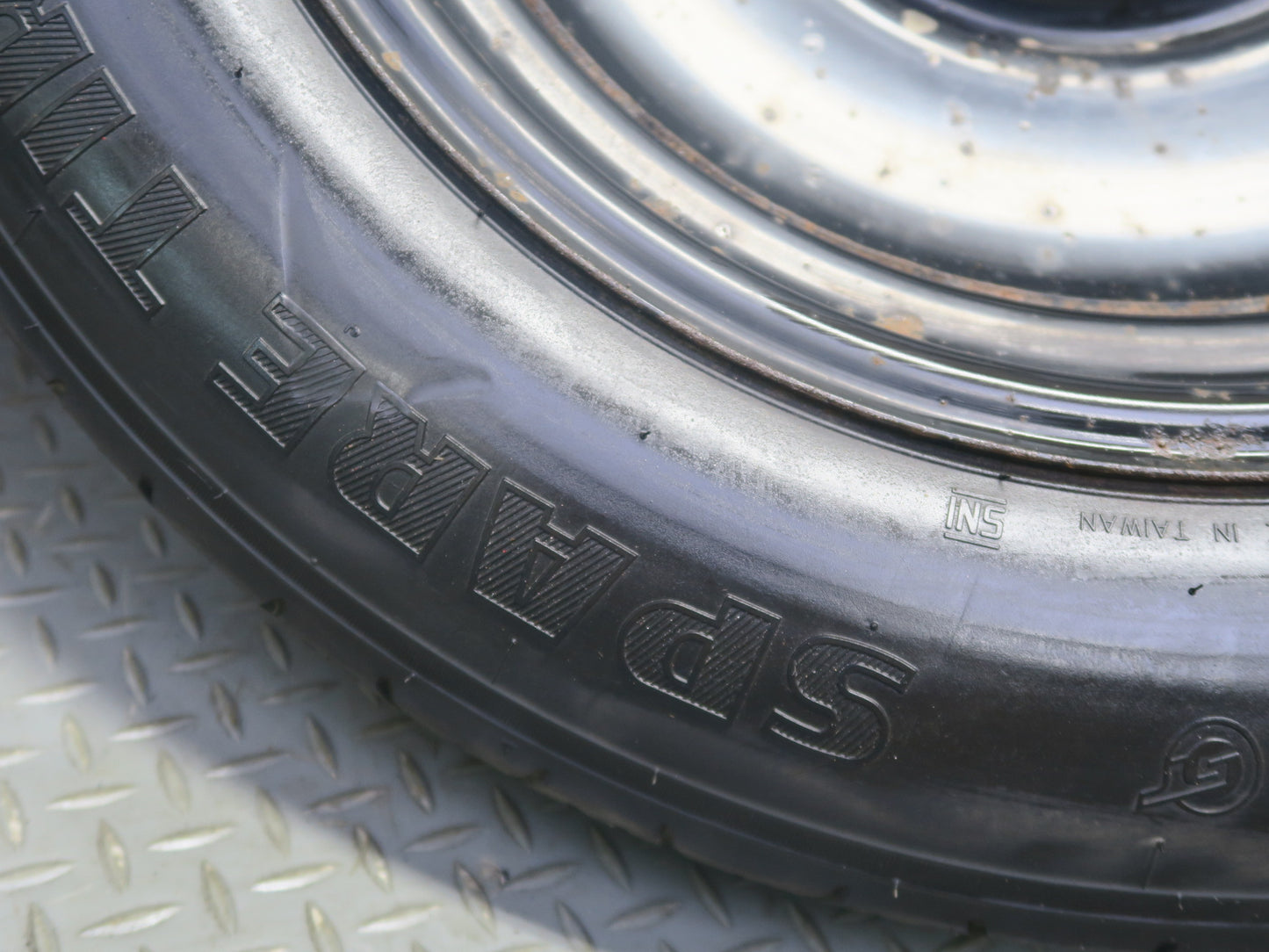 2013-2017 Infiniti JX35 QX60 Rear Emergency Spare Wheel Tire T165/90 D18