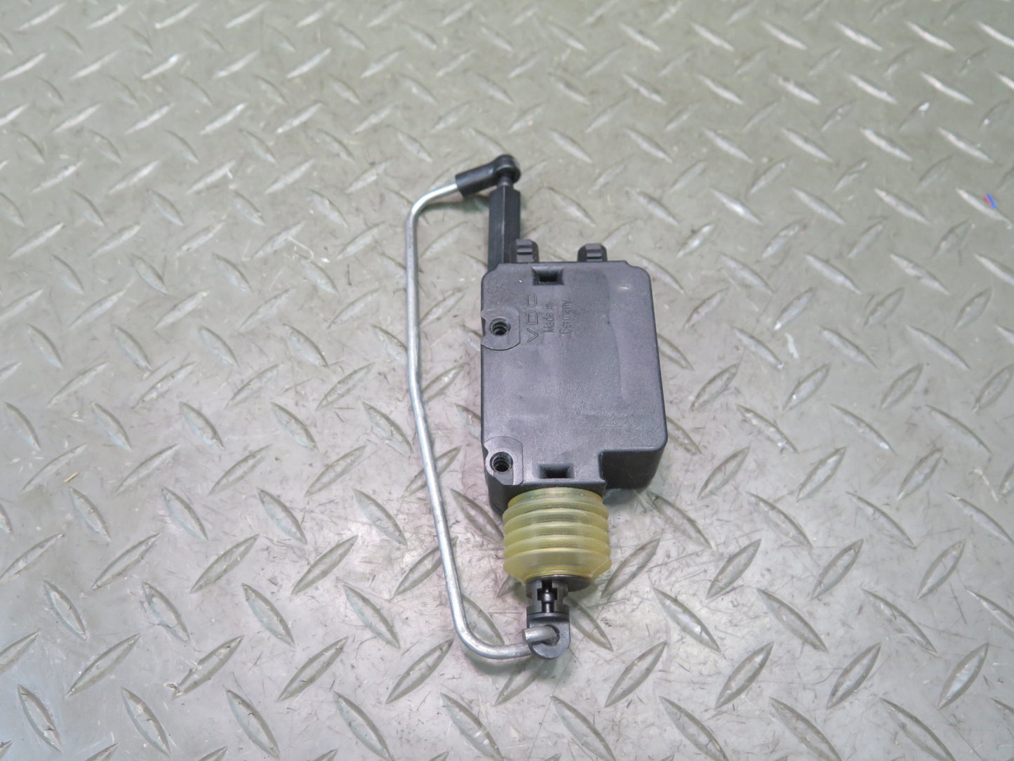 96-99 BMW E36 318ic Convert Rear Trunk Lock Drive Locking Mechanism 8362050 OEM
