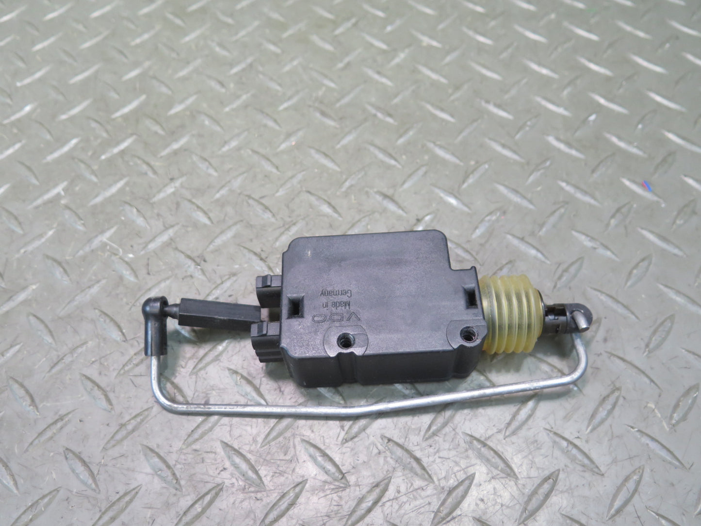 96-99 BMW E36 318ic Convert Rear Trunk Lock Drive Locking Mechanism 8362050 OEM