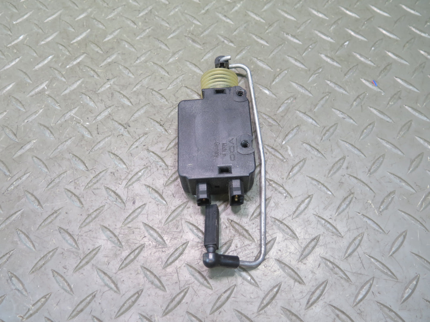 96-99 BMW E36 318ic Convert Rear Trunk Lock Drive Locking Mechanism 8362050 OEM