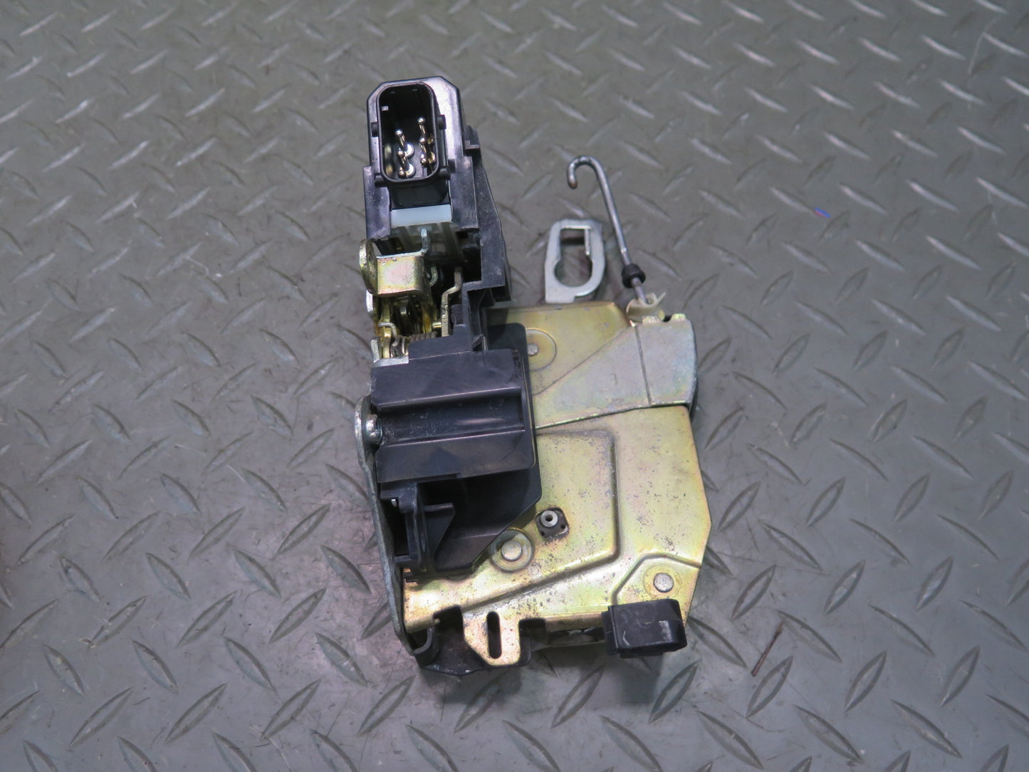 94-99 BMW E36 318ic Convertible Coupe Front Left Door Lock Latch Actuator OEM