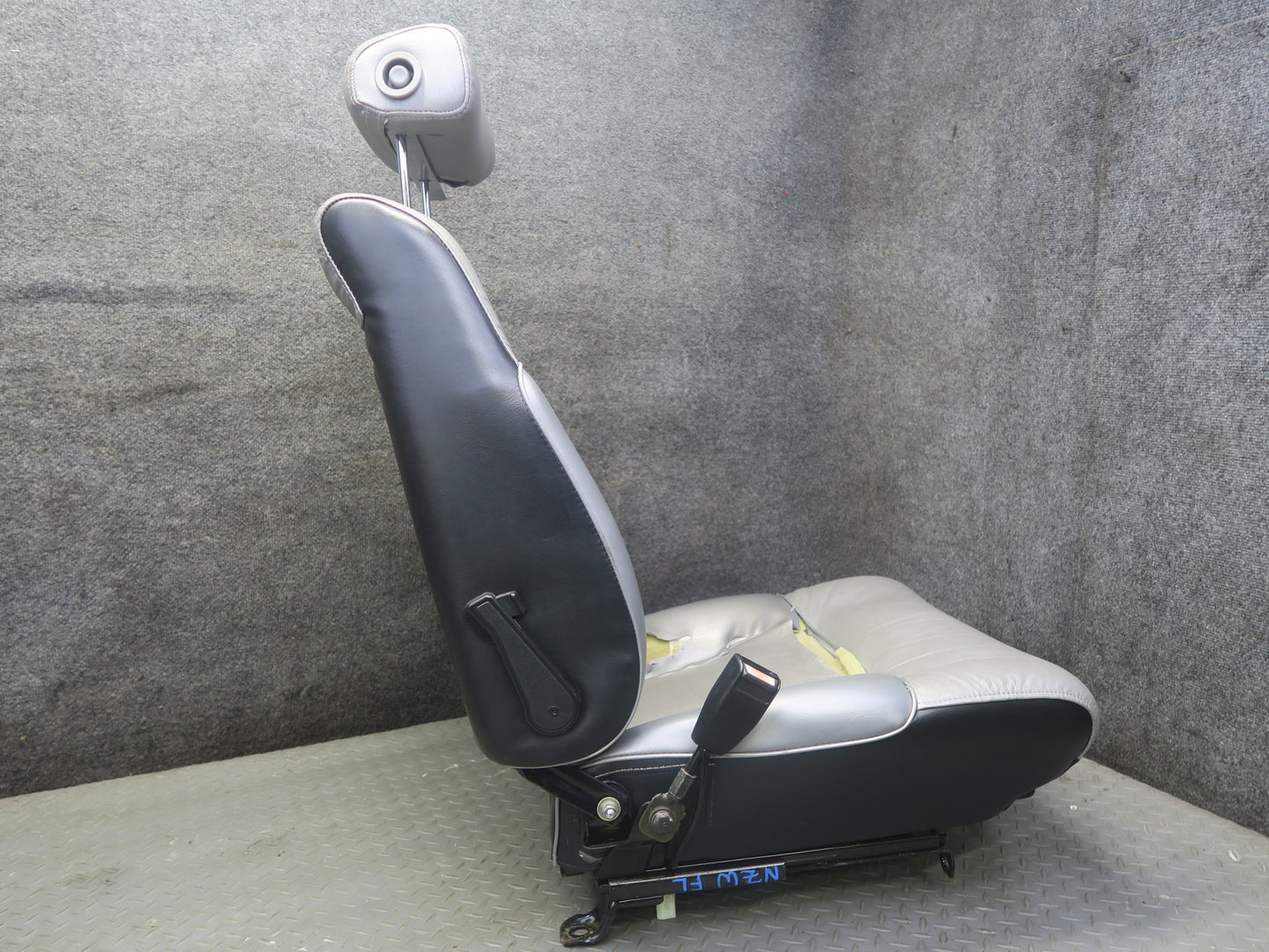 82-83 Datsun Nissan 280ZX S130 2+0 Set of 2 Front Right & Left Leather Seat OEM