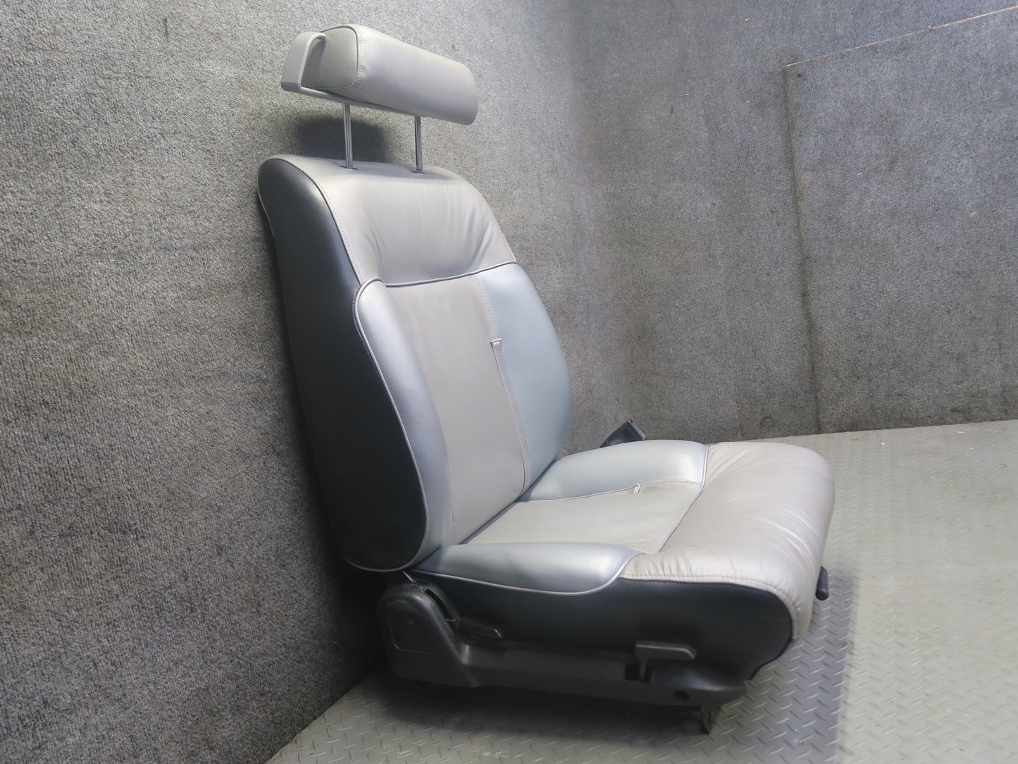 82-83 Datsun Nissan 280ZX S130 2+0 Set of 2 Front Right & Left Leather Seat OEM