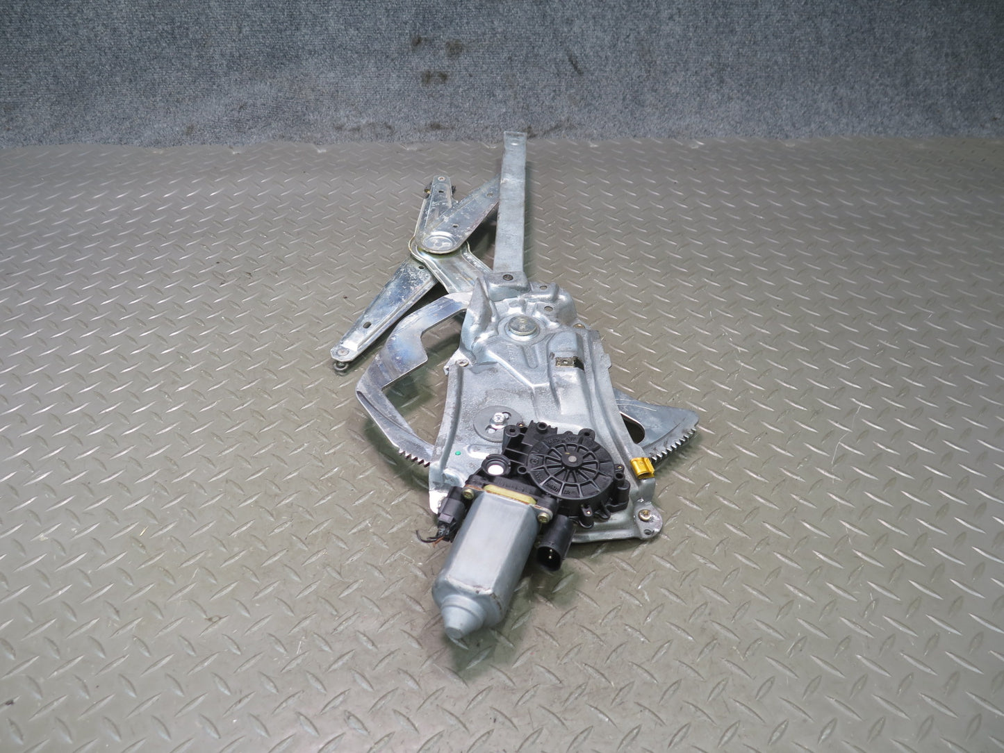 94-99 BMW E36 318ic Convertible Coupe Left Door Window Regulator w Motor OEM