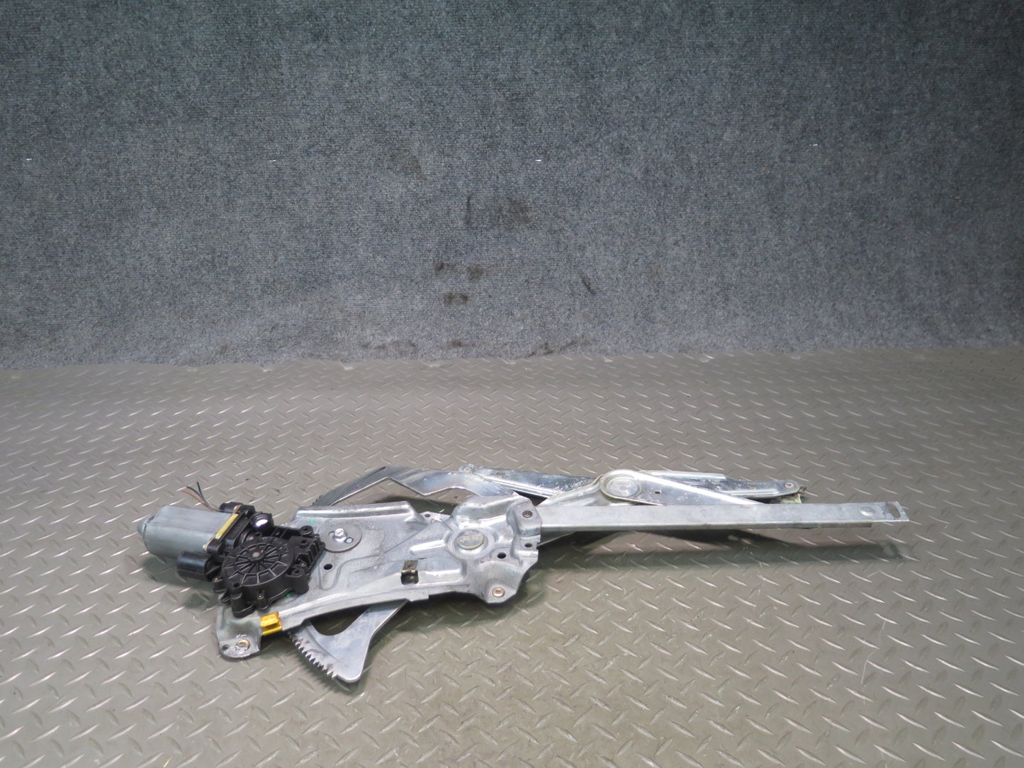 94-99 BMW E36 318ic Convertible Coupe Left Door Window Regulator w Motor OEM