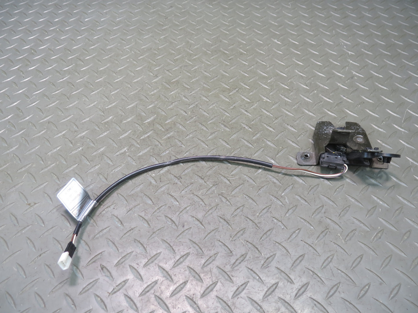 94-99 BMW E36 318iC Convertible Rear Trunk Lid Lock Latch Actuator 8173721 OEM