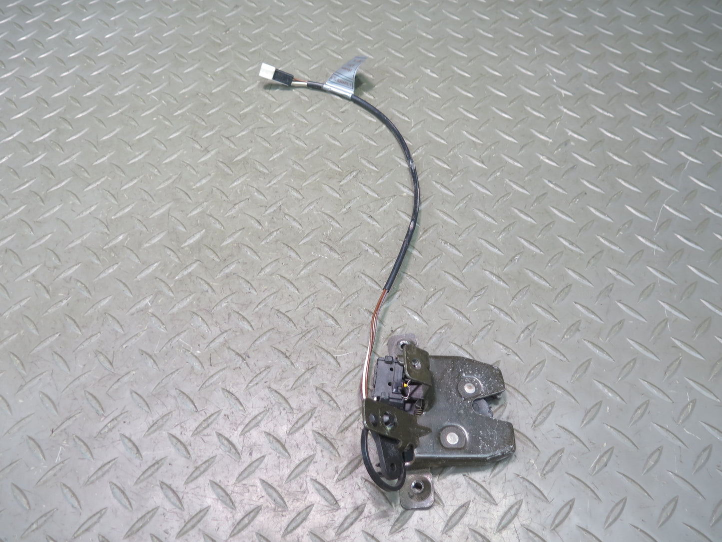 94-99 BMW E36 318iC Convertible Rear Trunk Lid Lock Latch Actuator 8173721 OEM
