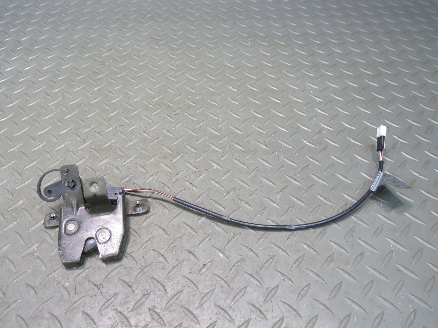 94-99 BMW E36 318iC Convertible Rear Trunk Lid Lock Latch Actuator 8173721 OEM
