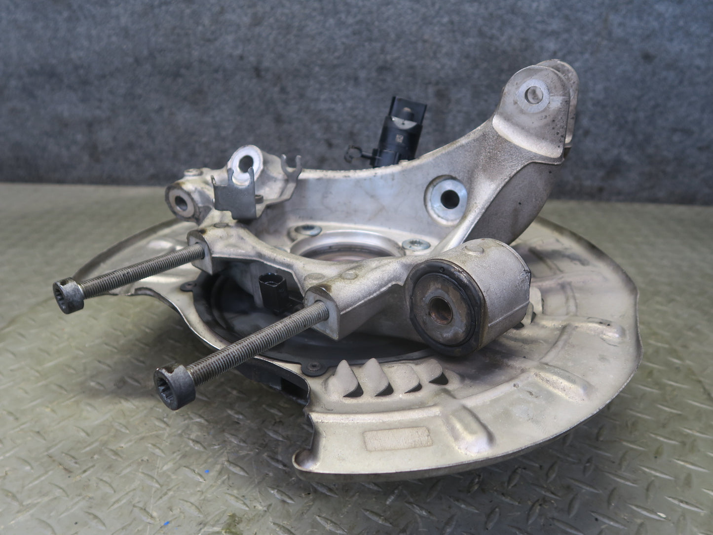 2011-2018 Porsche Cayenne 958 AWD Rear Right Spindle Knuckle Wheel Hub Bearing