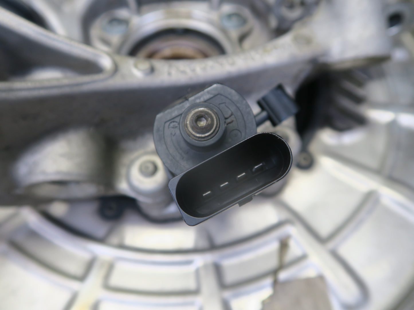 2011-2018 Porsche Cayenne 958 AWD Rear Right Spindle Knuckle Wheel Hub Bearing
