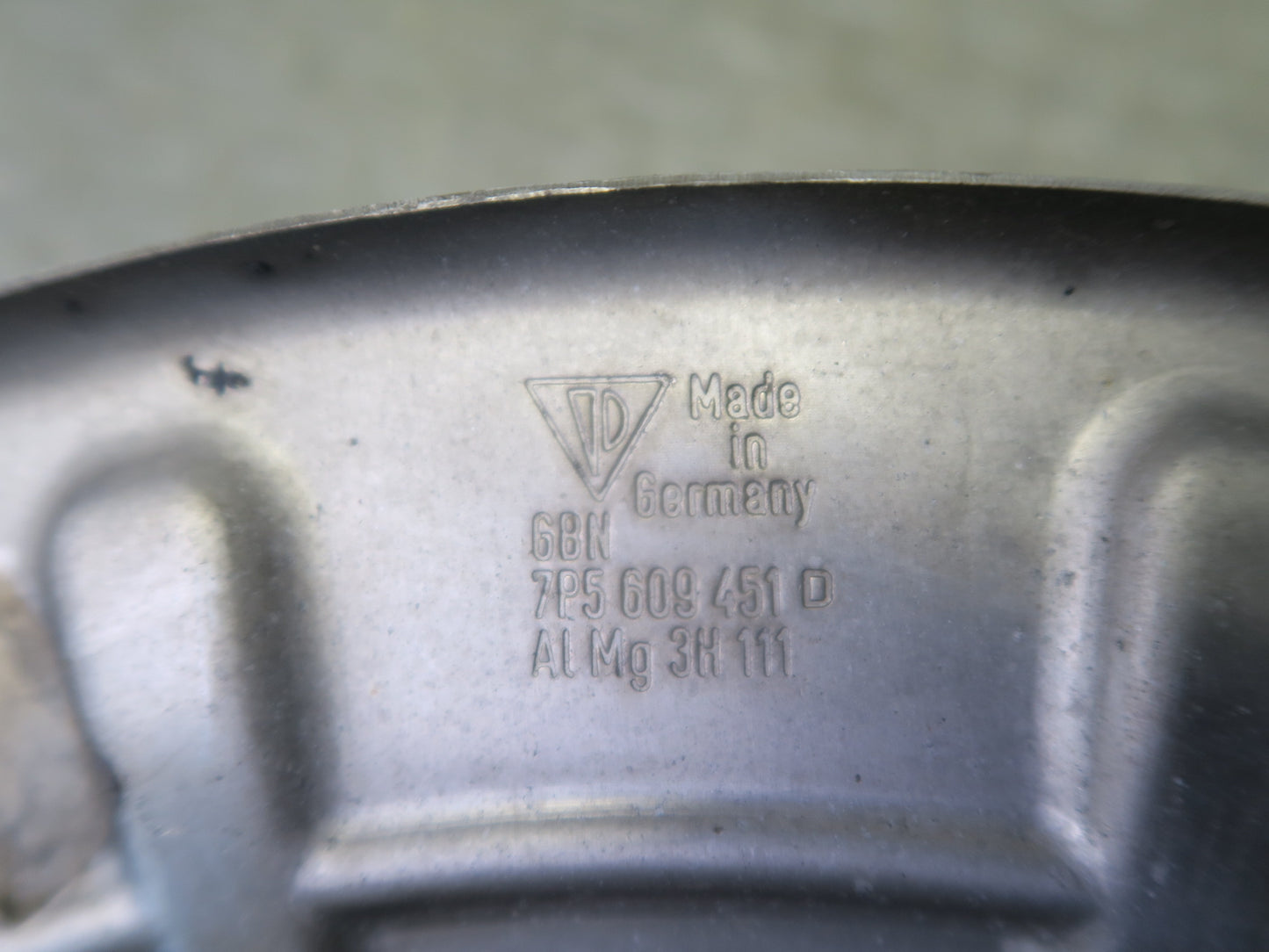 2011-2018 Porsche Cayenne 958 AWD Rear Left Spindle Knuckle Wheel Hub Bearing