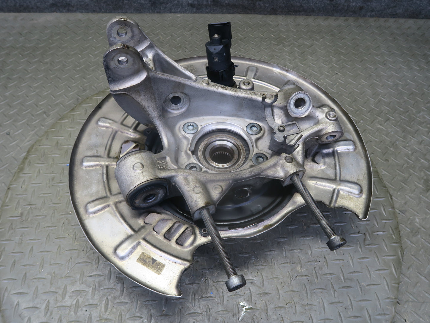 2011-2018 Porsche Cayenne 958 AWD Rear Left Spindle Knuckle Wheel Hub Bearing