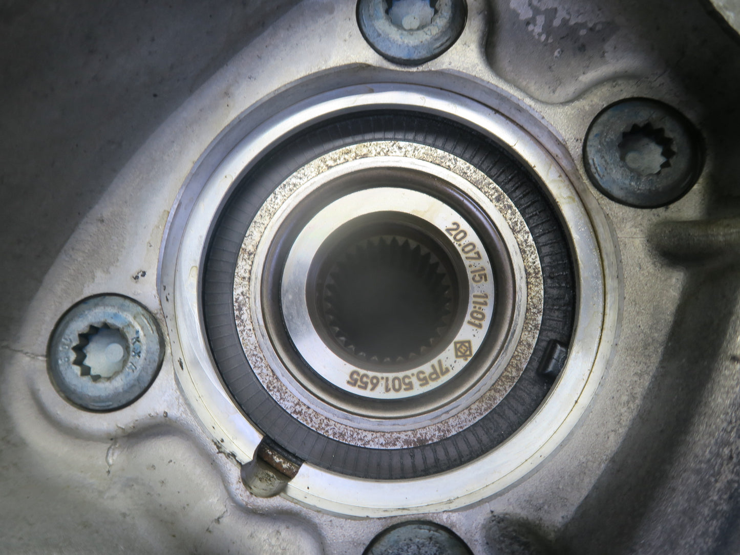 2011-2018 Porsche Cayenne 958 AWD Rear Left Spindle Knuckle Wheel Hub Bearing