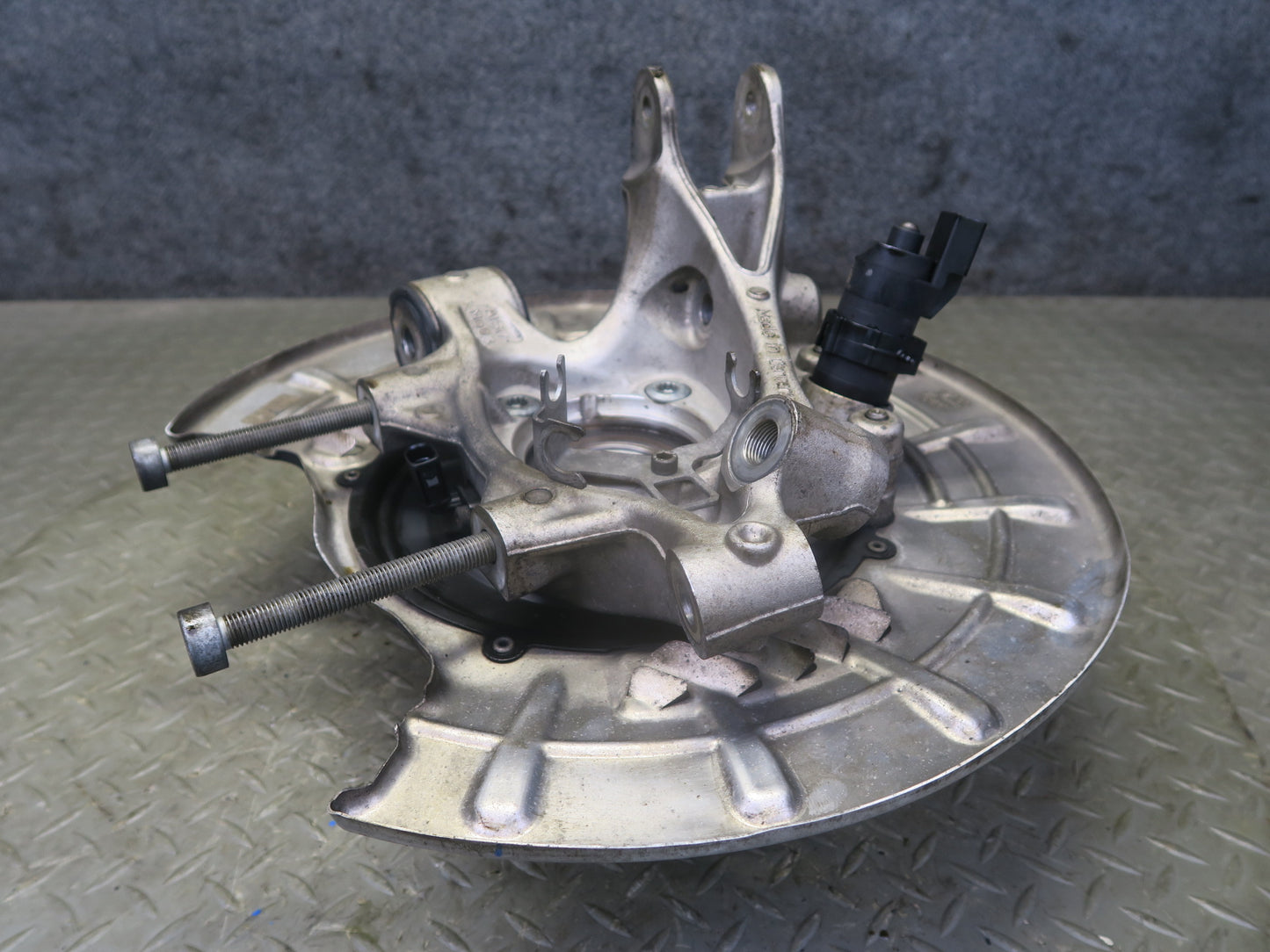 2011-2018 Porsche Cayenne 958 AWD Rear Left Spindle Knuckle Wheel Hub Bearing