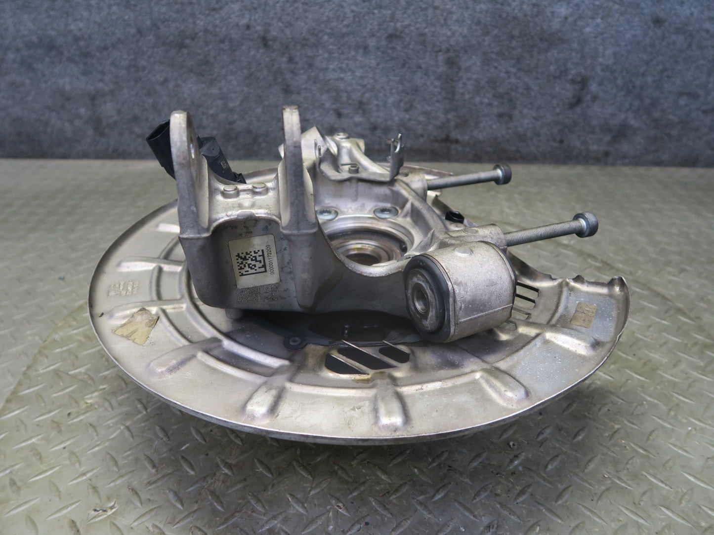 2011-2018 Porsche Cayenne 958 AWD Rear Left Spindle Knuckle Wheel Hub Bearing