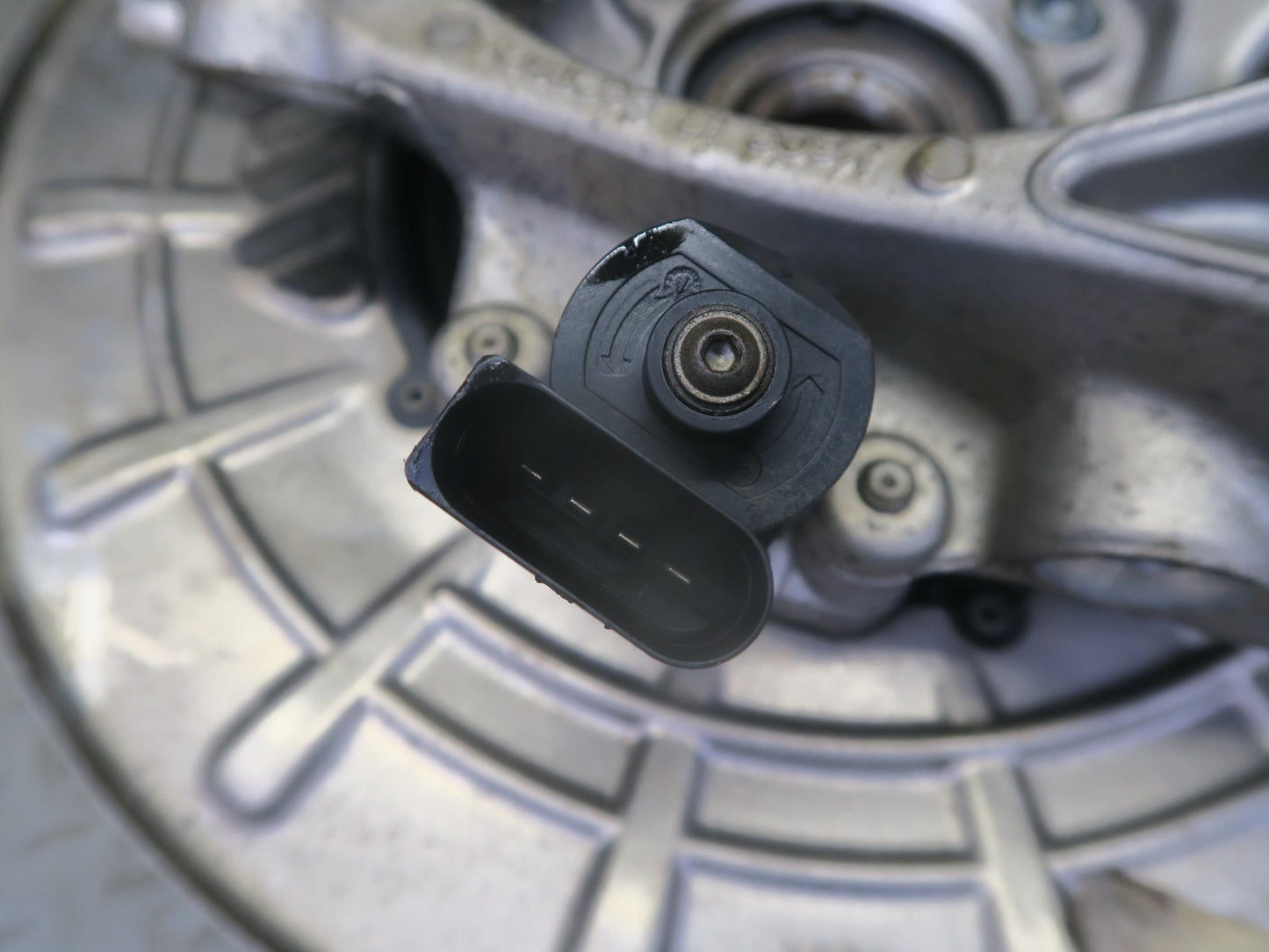 2011-2018 Porsche Cayenne 958 AWD Rear Left Spindle Knuckle Wheel Hub Bearing