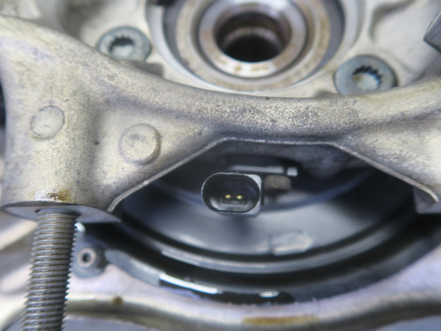 2011-2018 Porsche Cayenne 958 AWD Rear Left Spindle Knuckle Wheel Hub Bearing