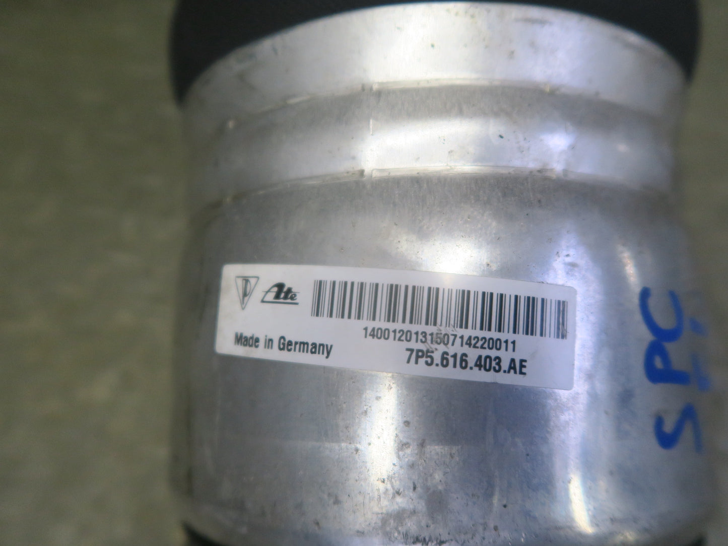 2011-2018 Porsche Cayenne 958 4.8L Turbo AWD Front Left Air Shock Strut Absorber