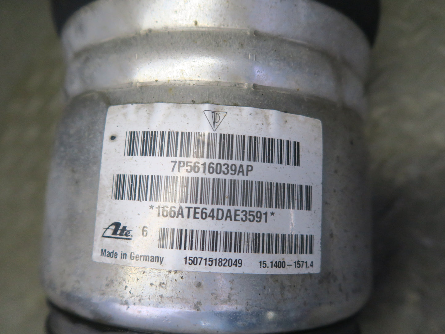 2011-2018 Porsche Cayenne 958 4.8L Turbo AWD Front Left Air Shock Strut Absorber