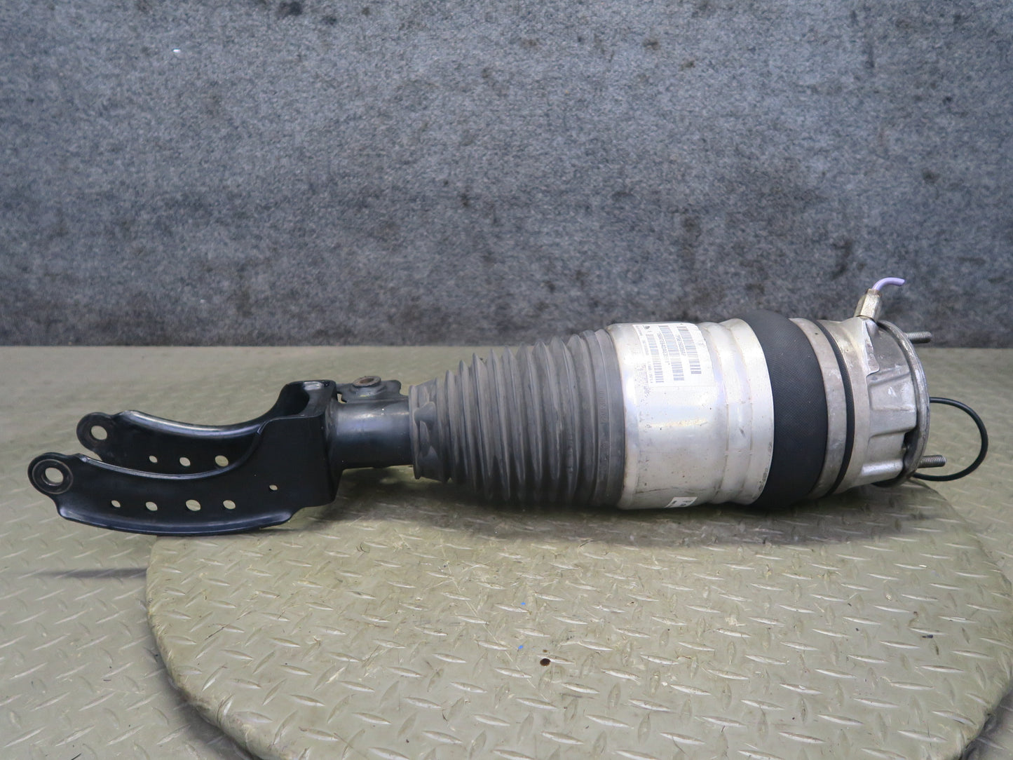 2011-2018 Porsche Cayenne 958 4.8L Turbo AWD Front Left Air Shock Strut Absorber