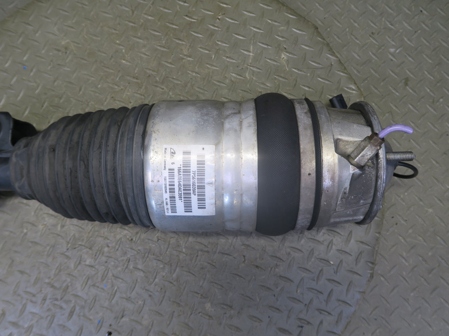 2011-2018 Porsche Cayenne 958 4.8L Turbo AWD Front Left Air Shock Strut Absorber