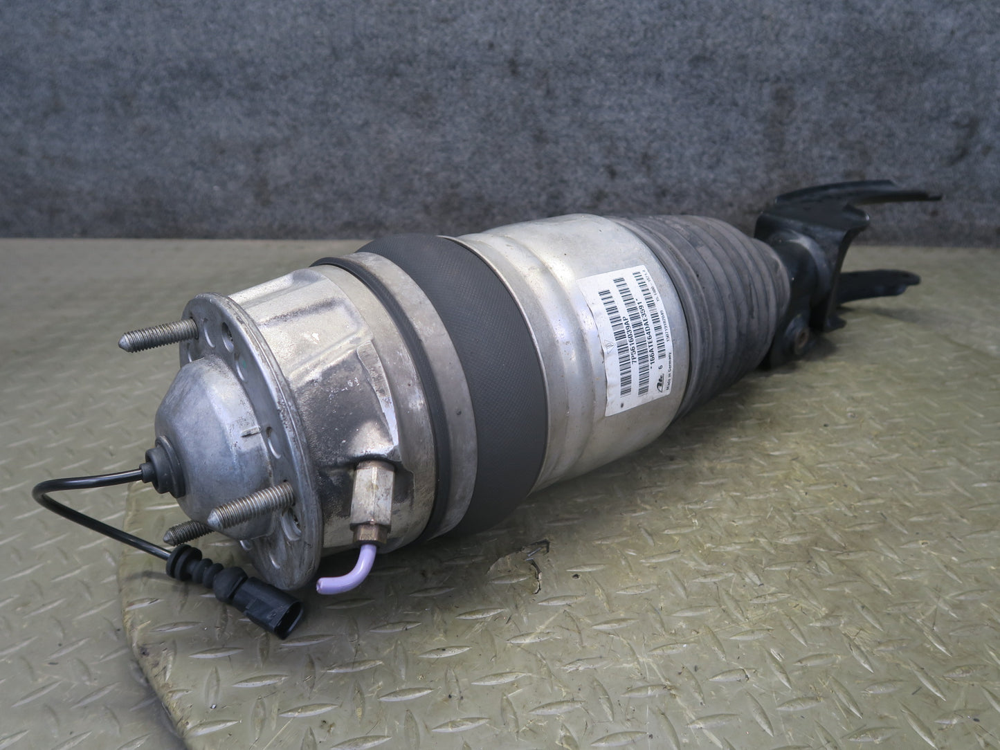 2011-2018 Porsche Cayenne 958 4.8L Turbo AWD Front Left Air Shock Strut Absorber