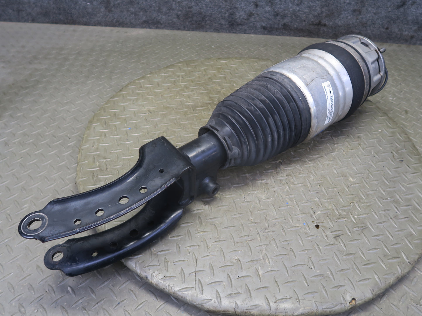 2011-2018 Porsche Cayenne 958 4.8L Turbo AWD Front Left Air Shock Strut Absorber