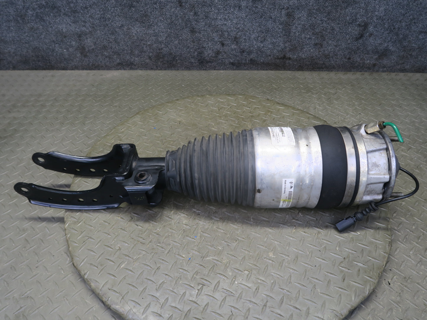 2011-2018 Porsche Cayenne 958 4.8 Turbo AWD Front Right Air Shock Strut Absorber