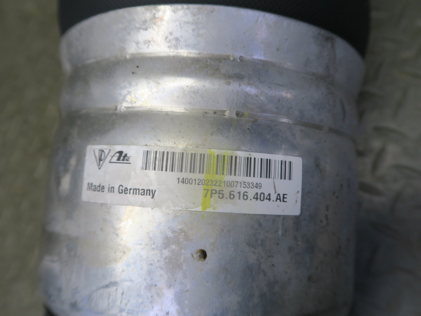 2011-2018 Porsche Cayenne 958 4.8 Turbo AWD Front Right Air Shock Strut Absorber